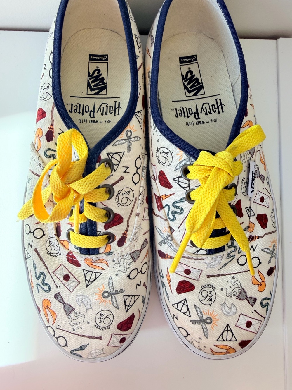 Vans Kids White Canvas Sneakers in Harry Potter Print Size 3 Junior